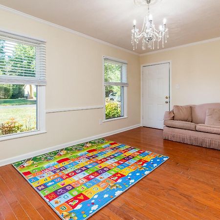 Centrally Located Spacious Abode Charlotte Esterno foto