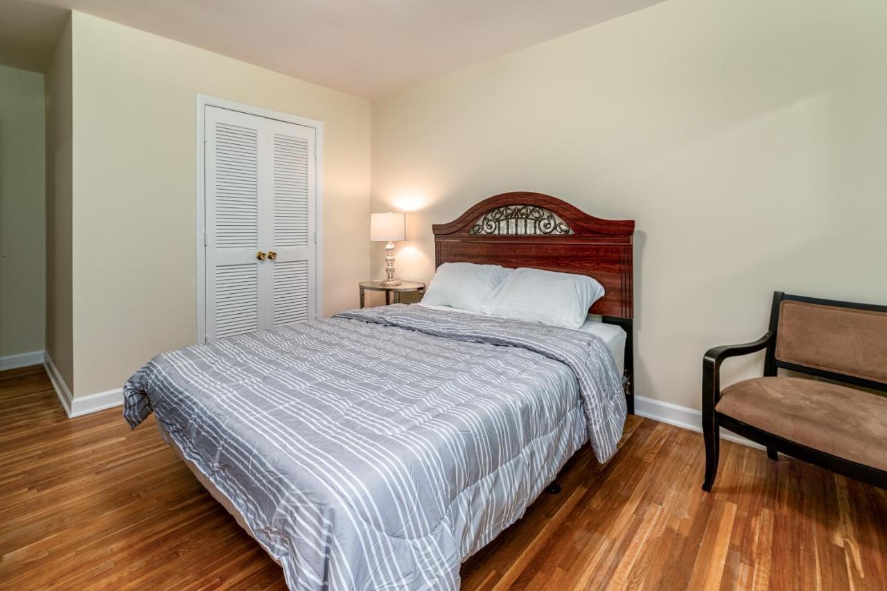 Centrally Located Spacious Abode Charlotte Esterno foto